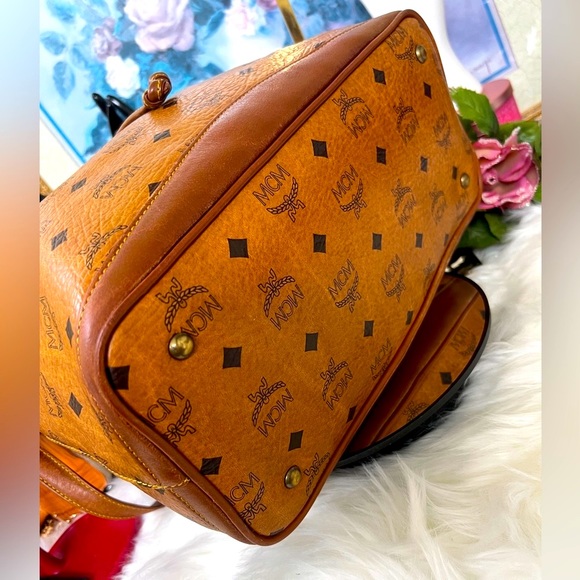 MCM Visetos Bucket Bag - Picture 9 of 14